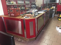 Habillage en inox pour un bar
