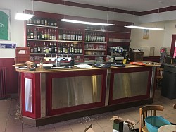 Habillage en inox pour un bar
